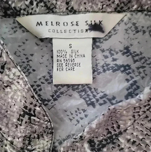 MELROSE STUDIO, 100% Silk button up Shirt Women's Size S Snake Skin Elegance - Picture 5 of 5